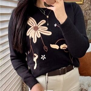 Floral Embroidered Black Sweater, Womens sz L/XL.